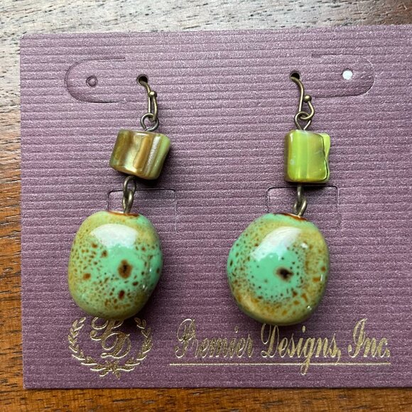 Bundle 3 for $12. Premier Designs Green Stone Dangle Earrings - Picture 1 of 2